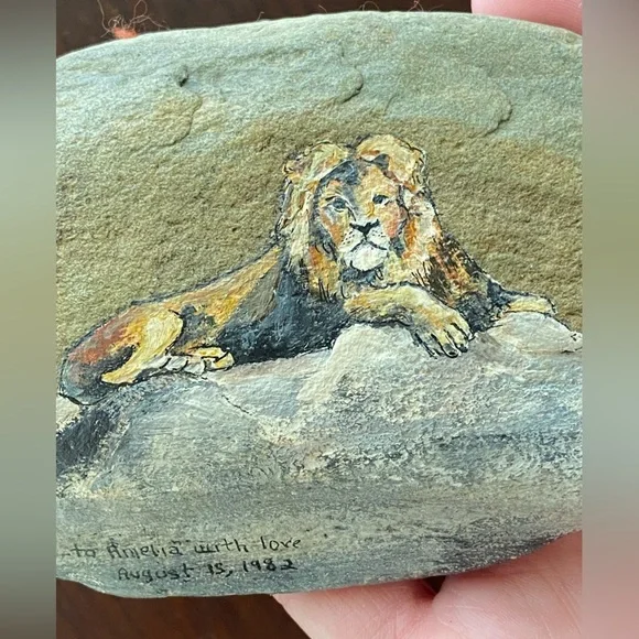 Hand Painted Rock with Lion lounging signed by Tibbie - Picture 3 of 4